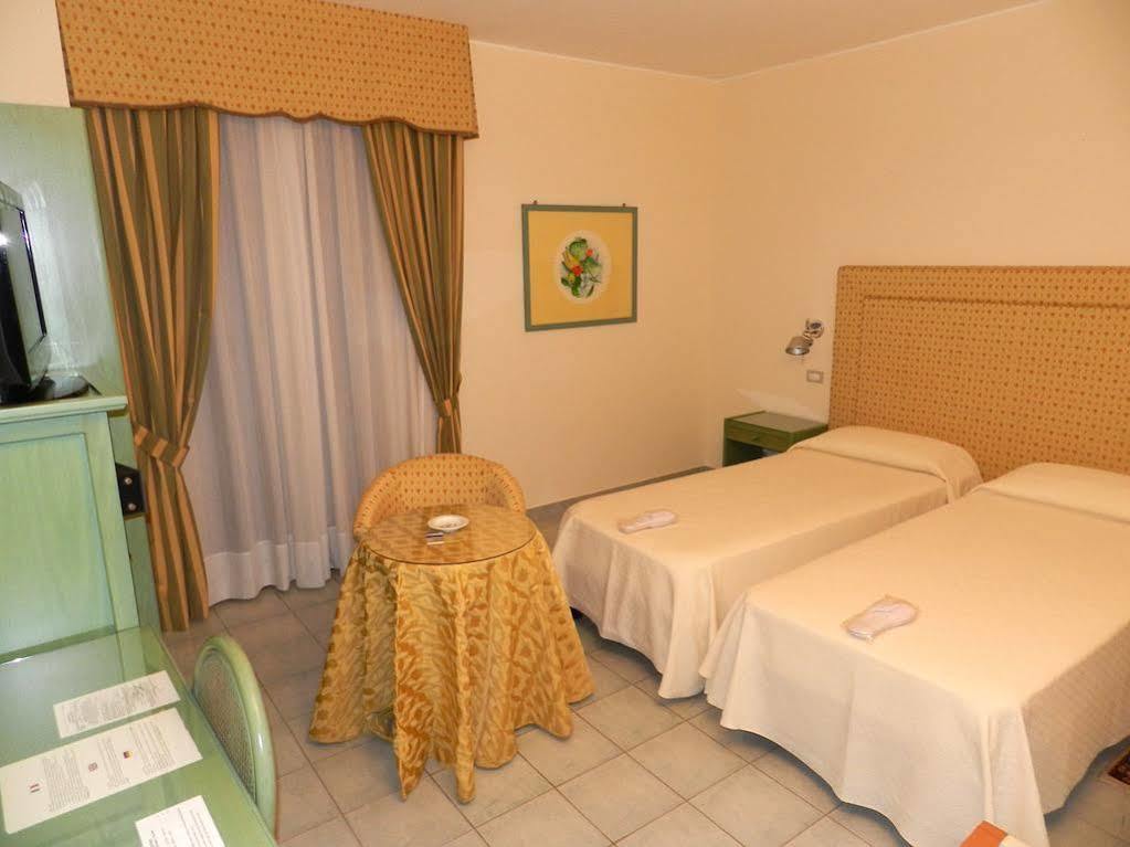 Hotel Il Mulino Капо-д'Орландо Экстерьер фото